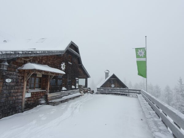 Dümlerhütte na sněžnicích